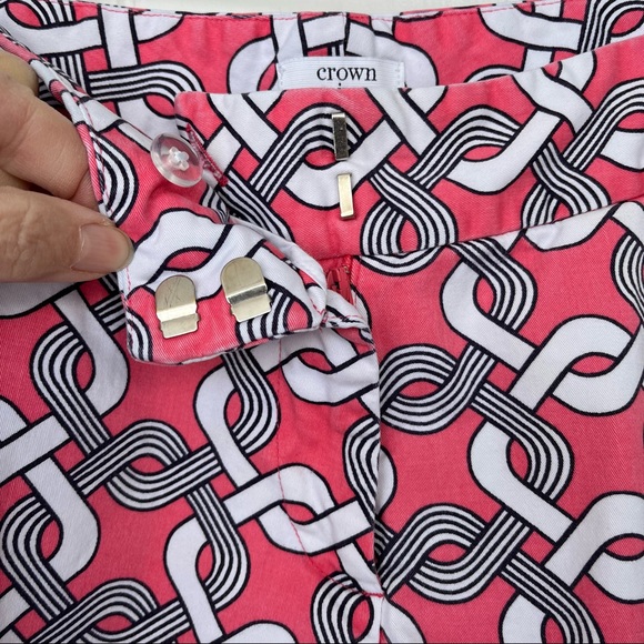 •Crown & Ivy• Patterned Scalloped Hem Shorts -Size 4 - Picture 4 of 10